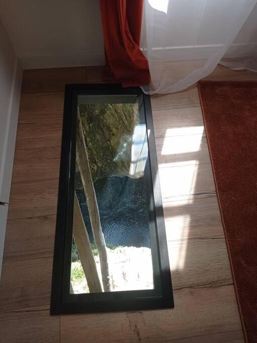 Maison Suspendue Avec Jacuzzi Privatif 퐁텡로양 외부 사진