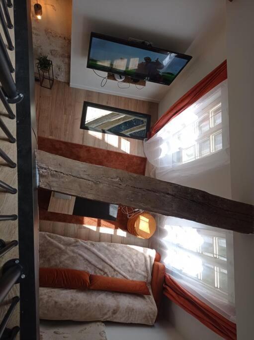 Maison Suspendue Avec Jacuzzi Privatif 퐁텡로양 외부 사진