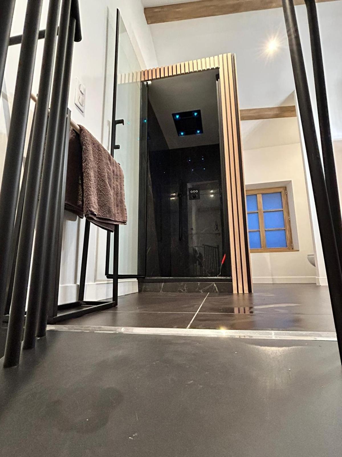Maison Suspendue Avec Jacuzzi Privatif 퐁텡로양 외부 사진