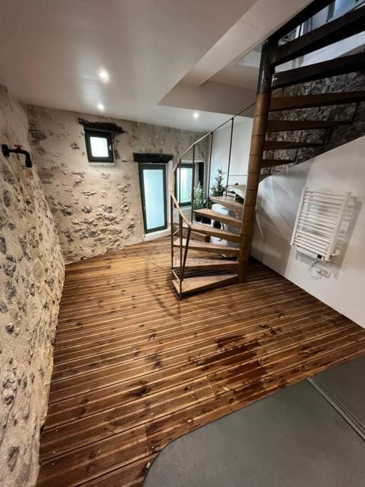 Maison Suspendue Avec Jacuzzi Privatif 퐁텡로양 외부 사진